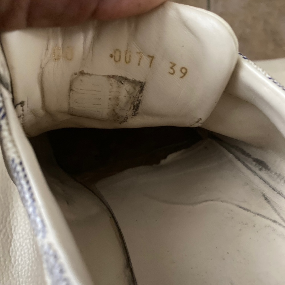 Louis Vuitton Sneakers Size 39 - Picture 3 of 7